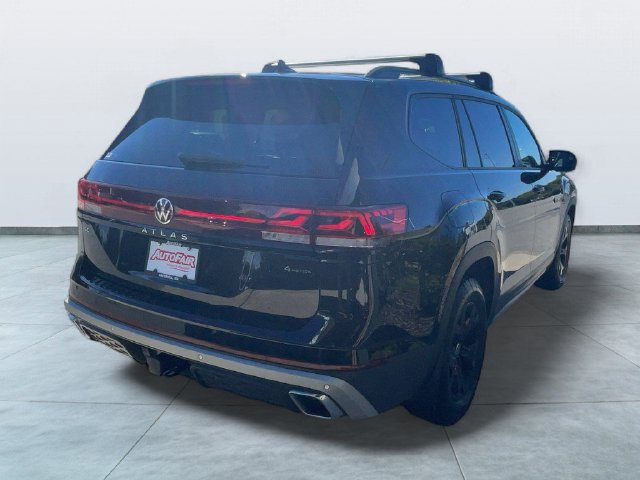 Used 2024 Volkswagen Atlas Peak Edition SE AWD/4WD image 7