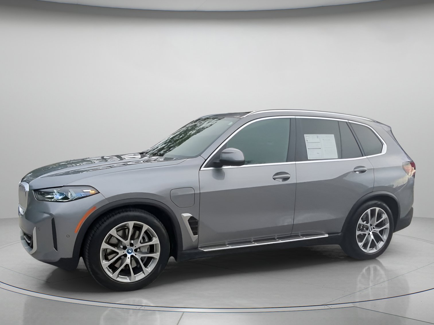 Used 2025 BMW X5 xDrive50e AWD/4WD image 14