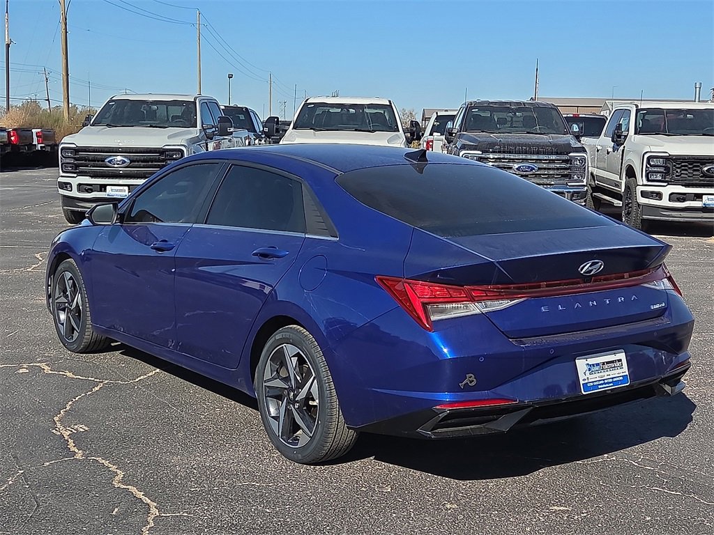 Used 2023 Hyundai Elantra Limited image 3