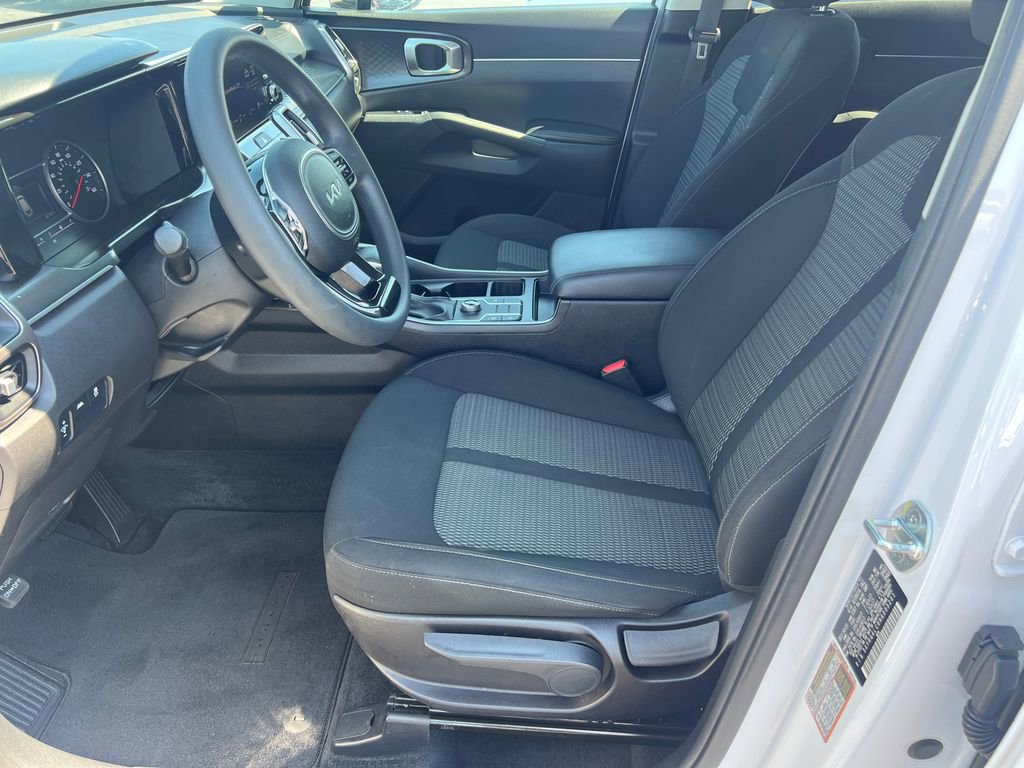 Used 2022 Kia Sorento LX FWD image 9