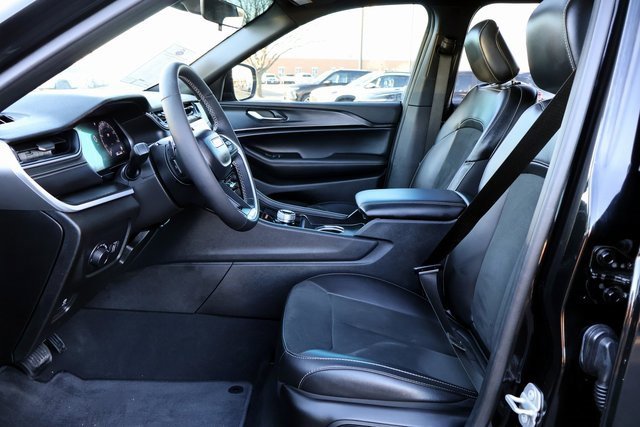 Used 2025 Jeep Grand Cherokee L Laredo image 30