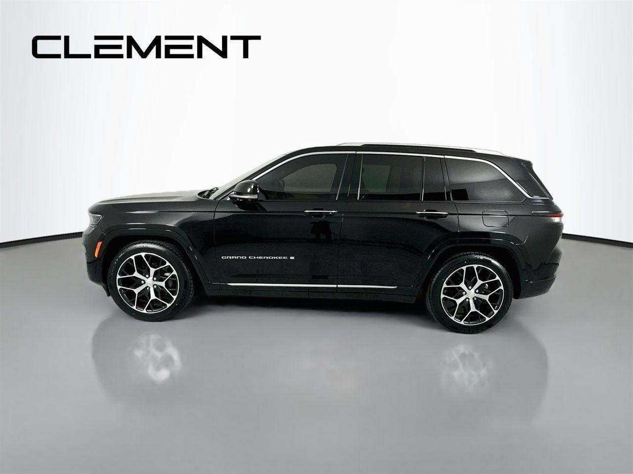 Used 2023 Jeep Grand Cherokee Summit AWD/4WD image 6