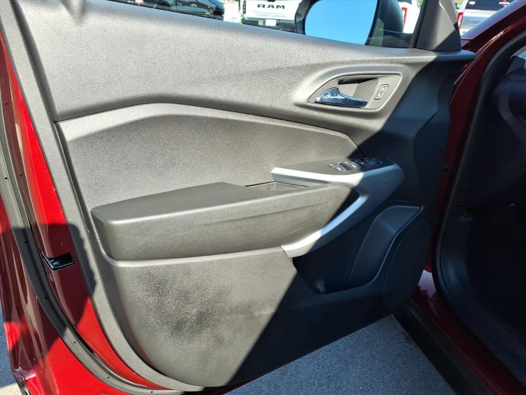 Used 2025 Chevrolet Trax LS image 11