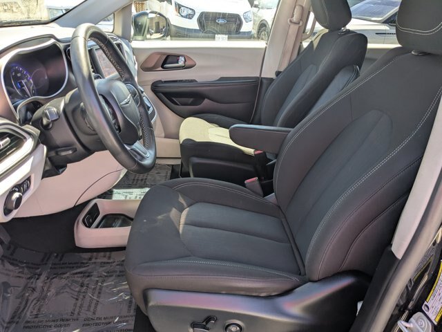 Used 2023 Chrysler Voyager LX FWD image 13