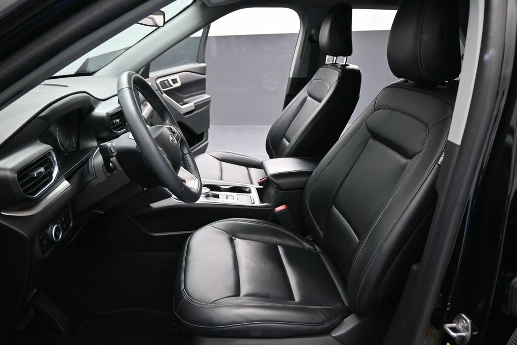Certified 2023 Ford Explorer XLT w/ Equipment Group 202A RWD image 10