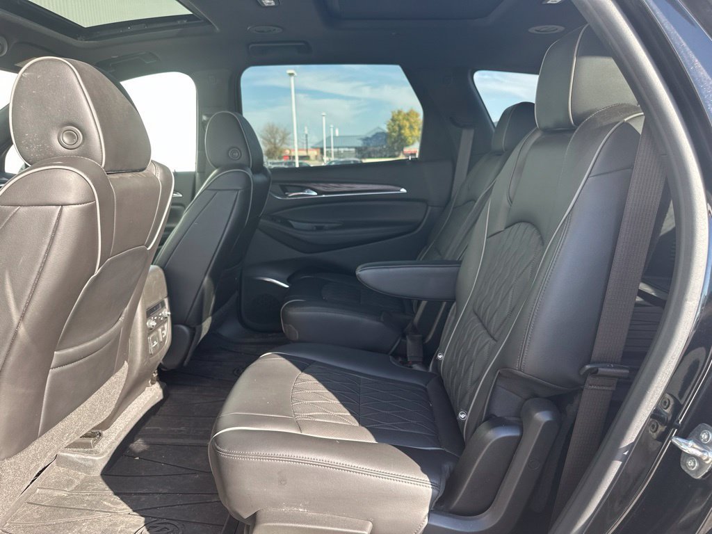 Used 2022 Buick Enclave Avenir w/ Avenir Technology Package AWD/4WD image 18