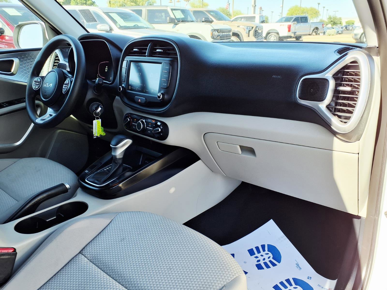 Used 2025 Kia Soul LX FWD image 10