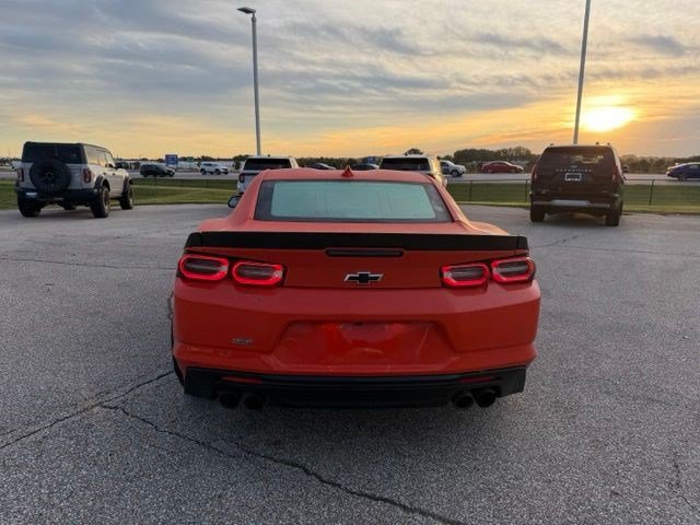 Used 2020 Chevrolet Camaro SS RWD image 8