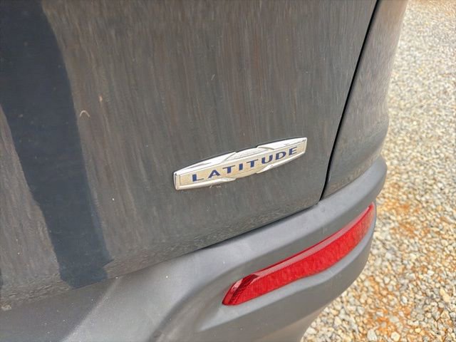 Used 2018 Jeep Cherokee Latitude Plus w/ Comfort/Convenience Group image 9