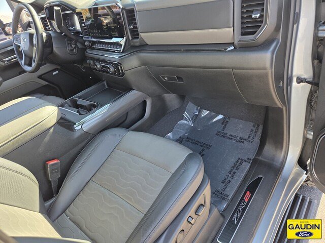 Used 2024 Chevrolet Silverado 2500 ZR2 w/ Technology Package AWD/4WD image 17