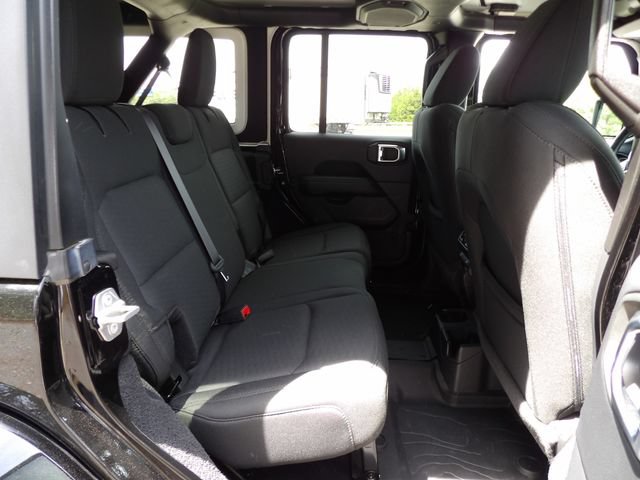 Used 2019 Jeep Wrangler Unlimited Sahara w/ Cold Weather Group AWD/4WD image 9