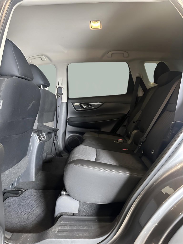 Used 2019 Nissan Rogue SV image 10