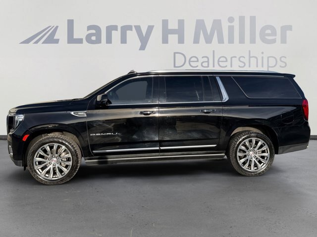 Used 2021 GMC Yukon XL Denali w/ Denali Ultimate Package AWD/4WD image 2