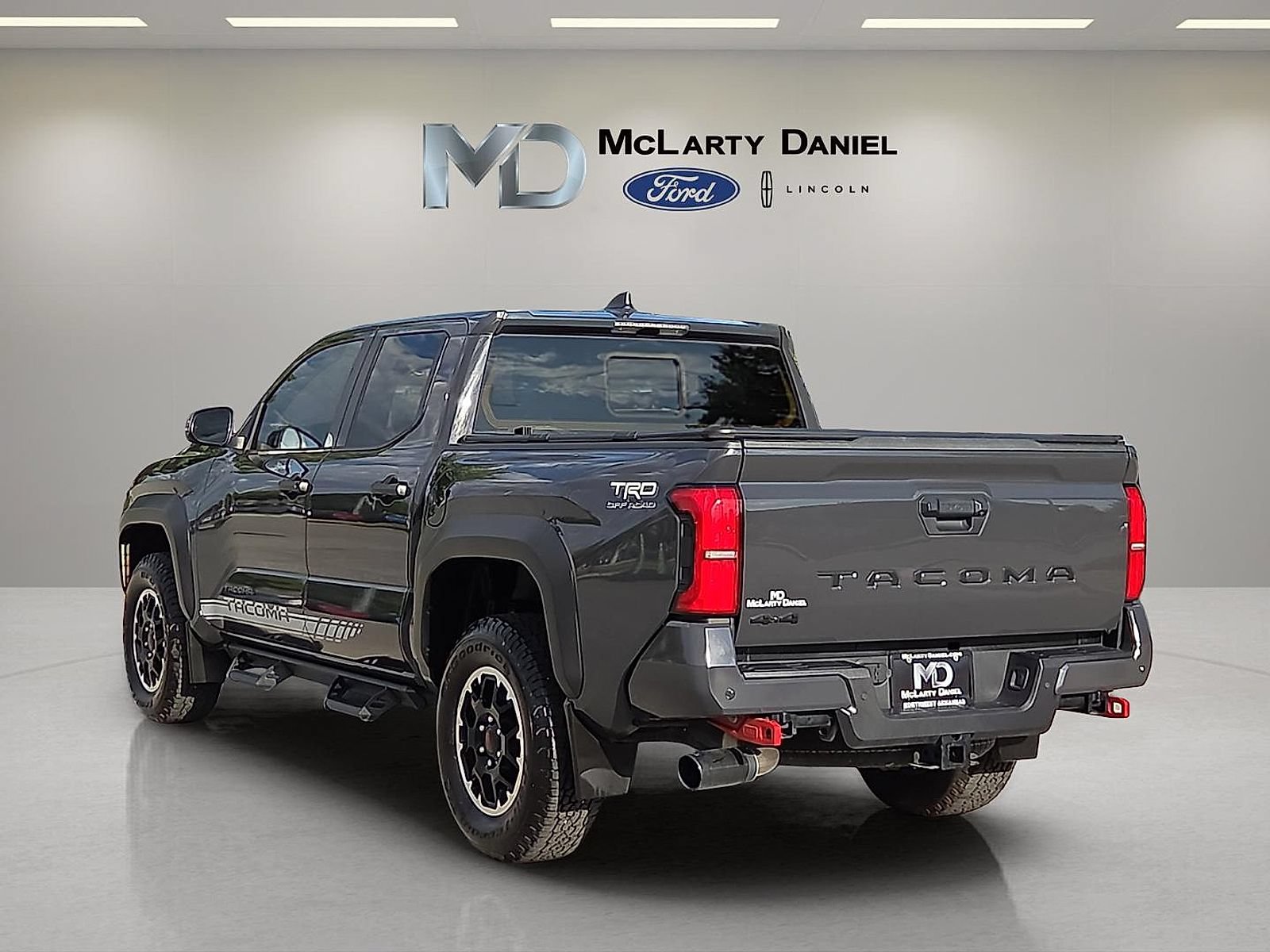 Used 2024 Toyota Tacoma TRD Off-Road w/ TRD Off Road Upgrade Package AWD/4WD image 4
