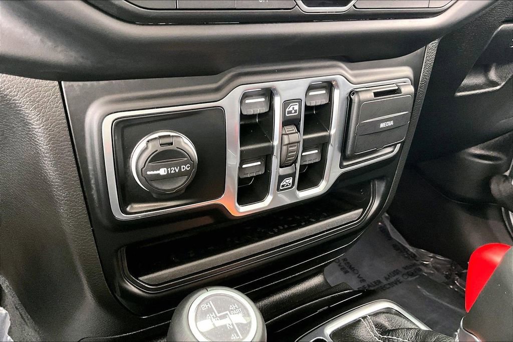 Used 2023 Jeep Wrangler Unlimited Sahara image 32