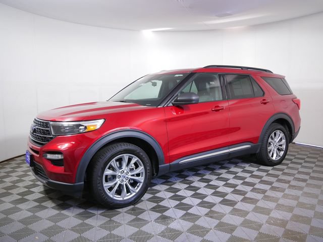 Certified 2020 Ford Explorer XLT w/ Equipment Group 202A AWD/4WD image 3