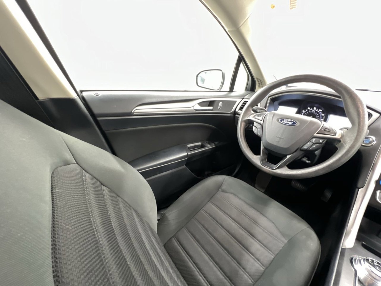 Certified 2018 Ford Fusion SE FWD image 19
