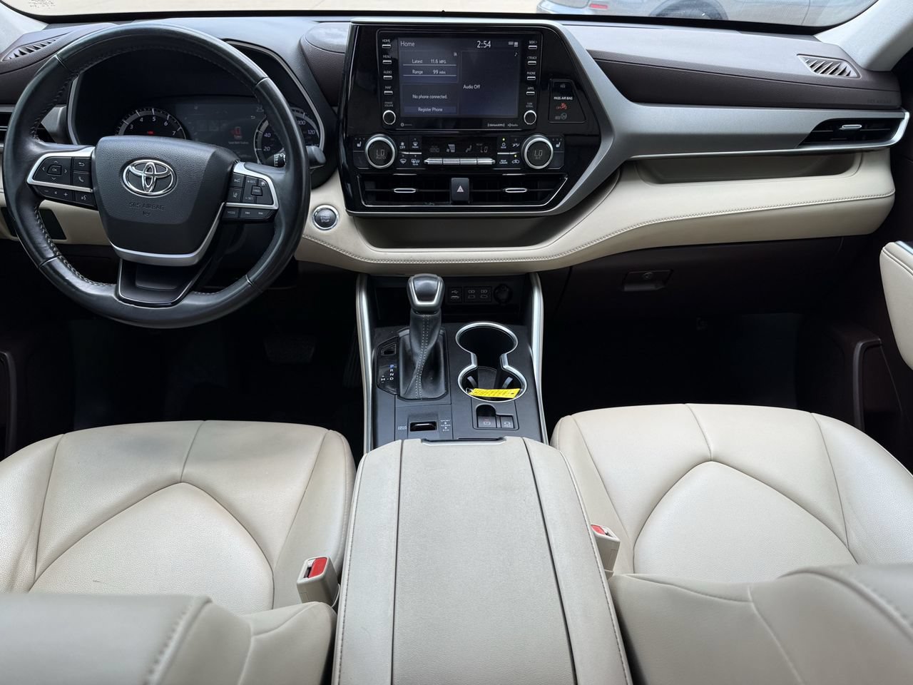 Used 2022 Toyota Highlander XLE FWD image 9