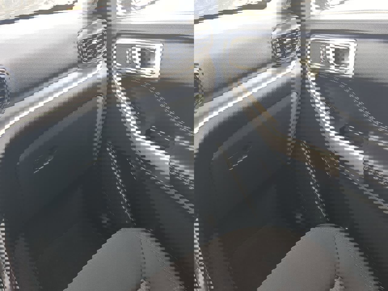 Certified 2024 Ford Explorer XLT image 17