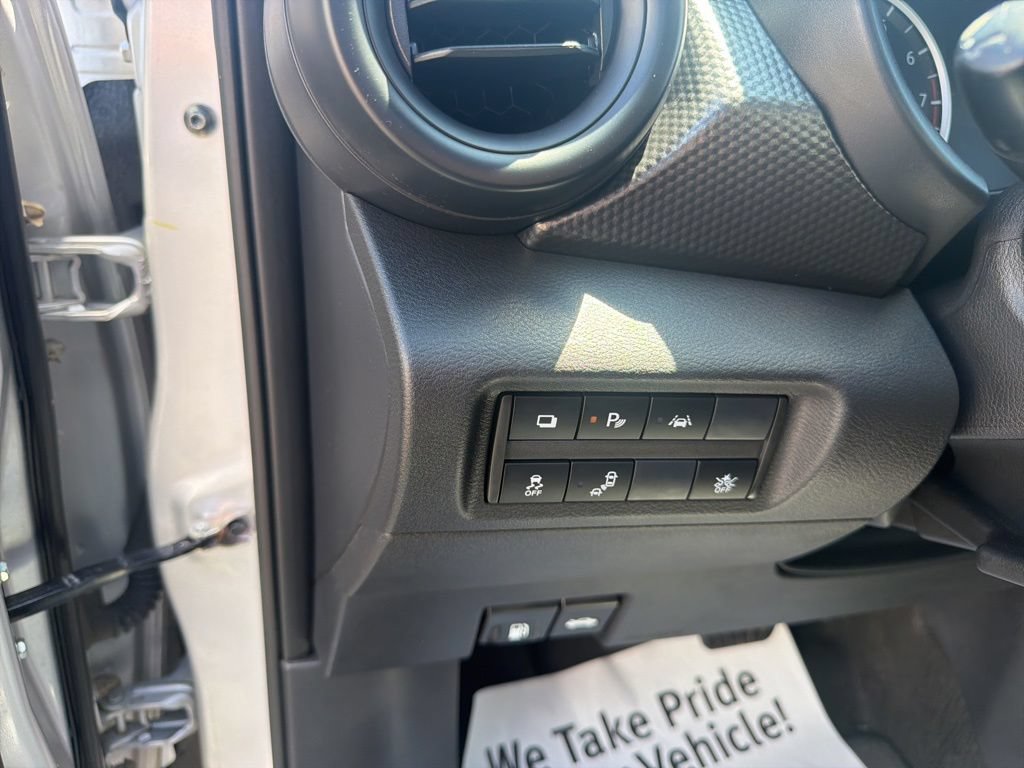 Used 2020 Nissan Kicks S FWD image 23