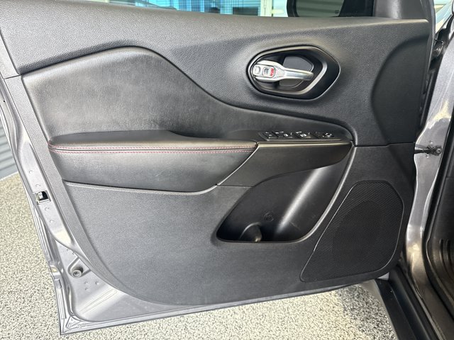 Used 2021 Jeep Cherokee Trailhawk w/ Sun, Sound & Nav Group AWD/4WD image 5