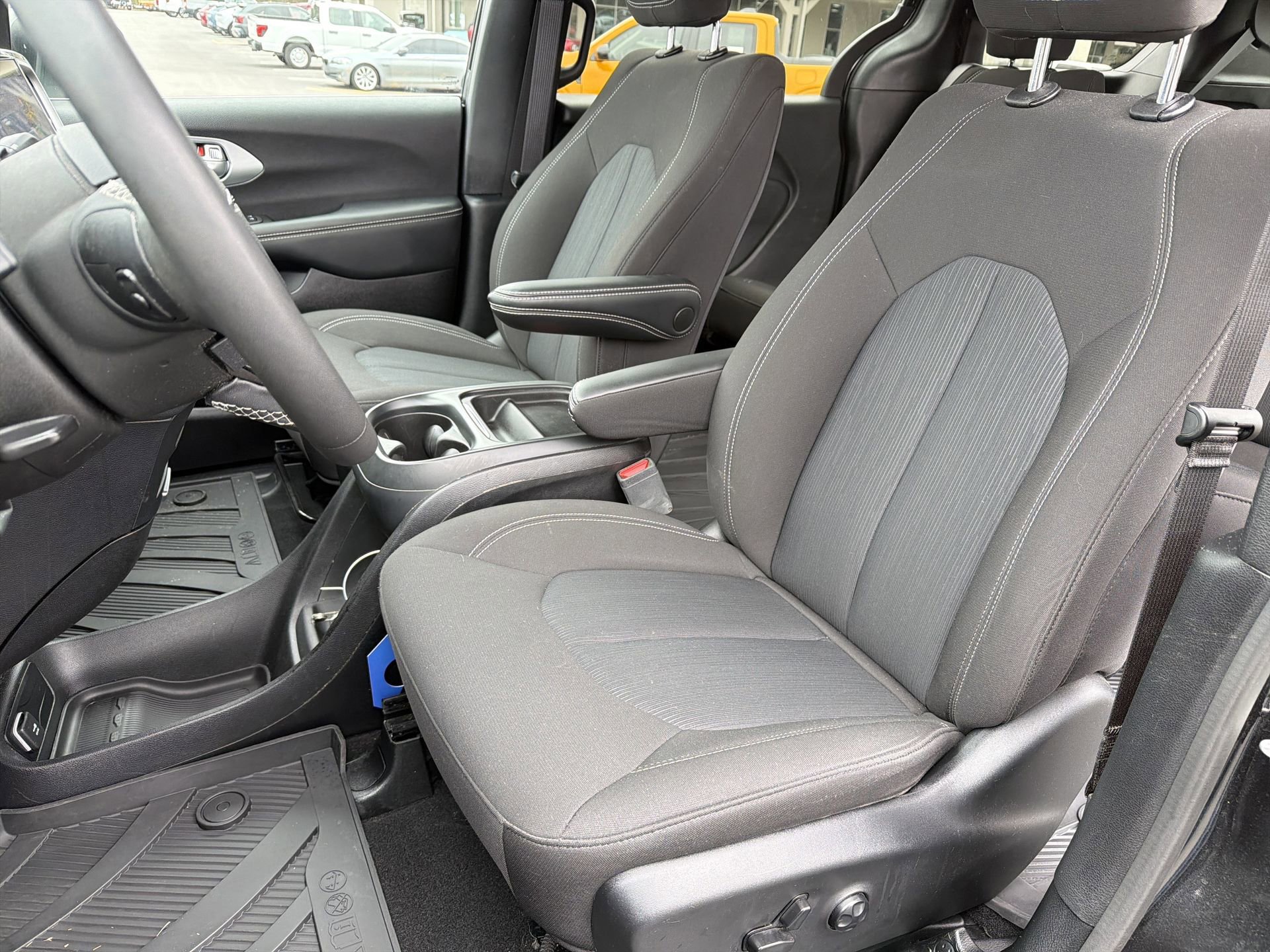 Used 2023 Chrysler Pacifica Touring image 26