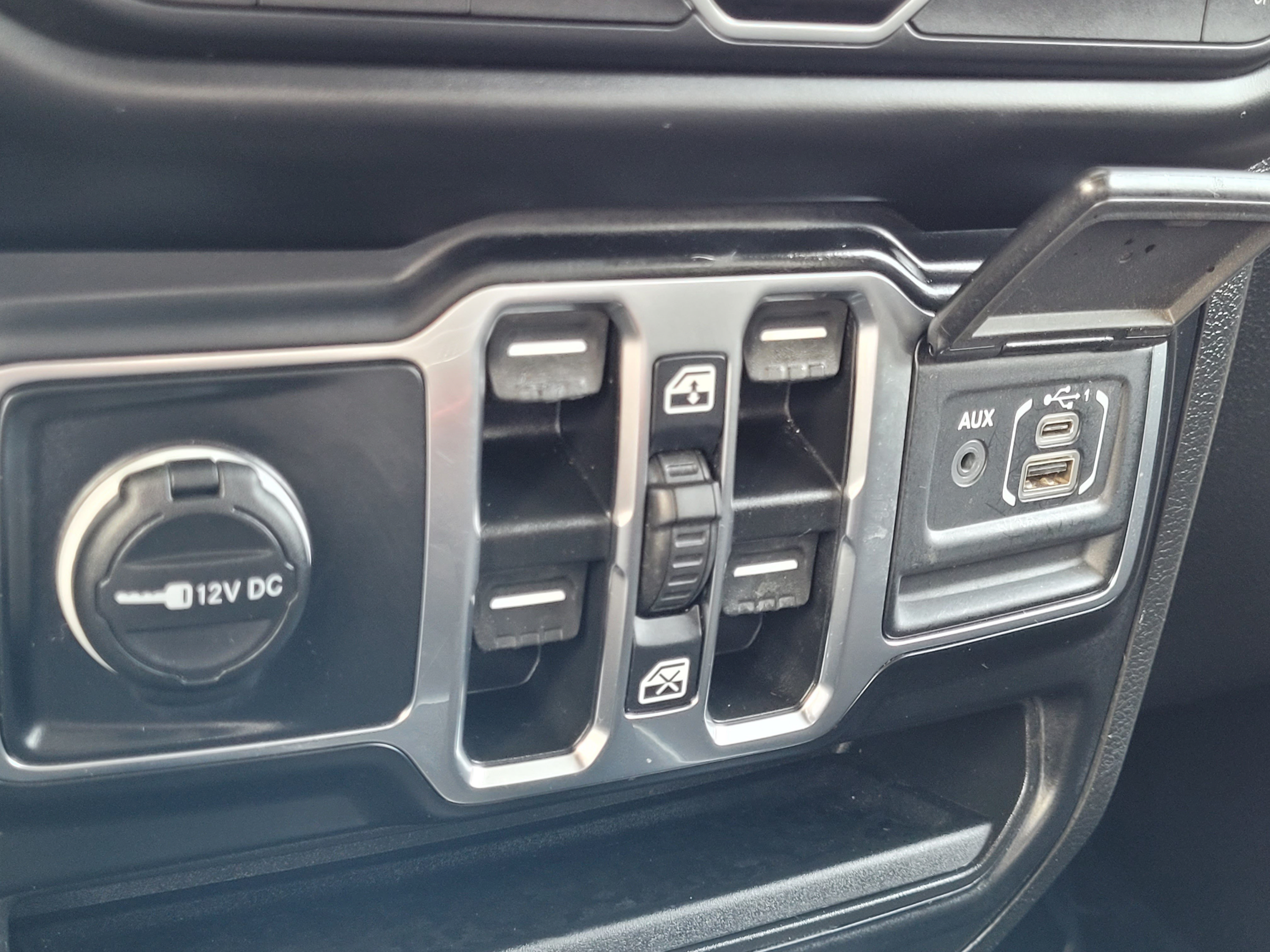 Used 2021 Jeep Gladiator Sport AWD/4WD image 23