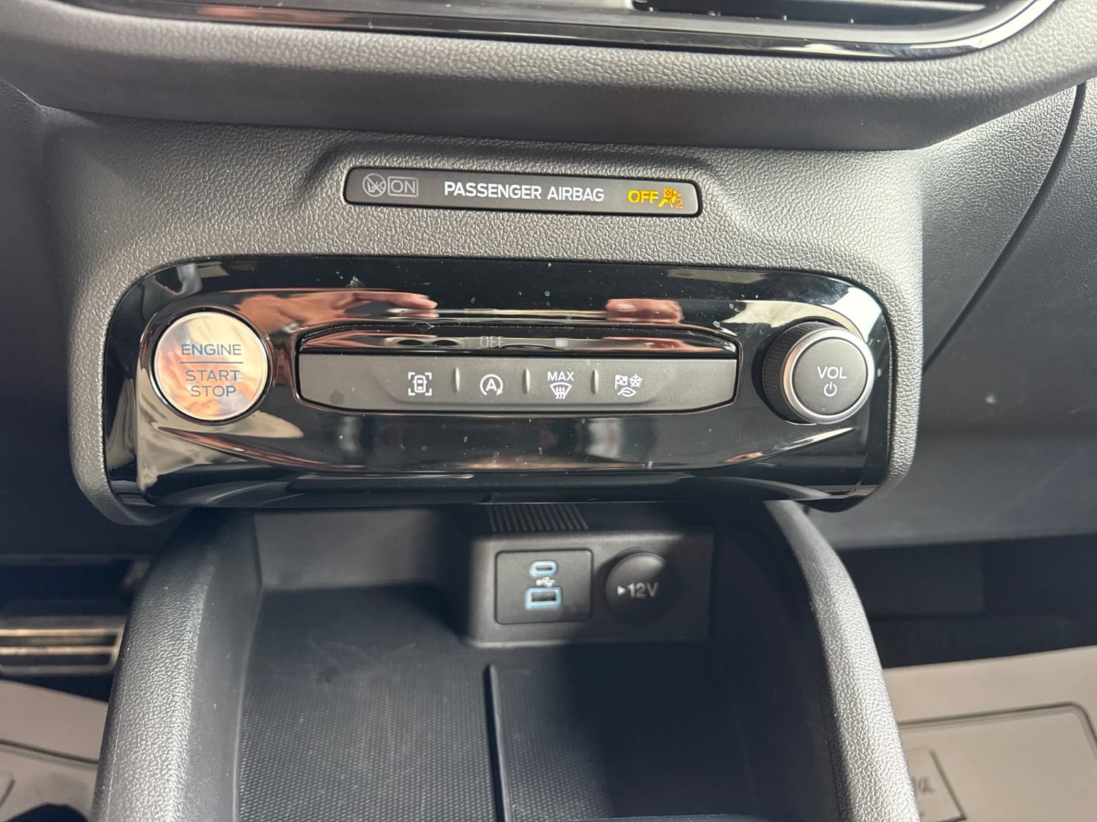 Certified 2023 Ford Escape ST-Line Select AWD/4WD image 31