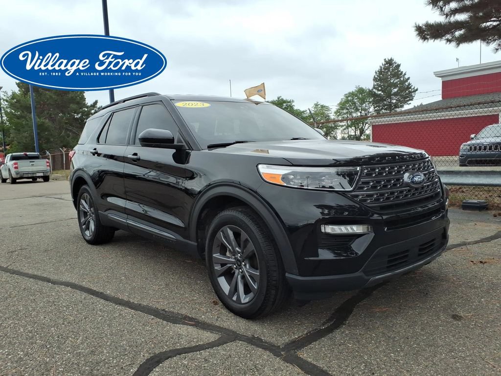 Certified 2023 Ford Explorer XLT w/ Equipment Group 202A AWD/4WD image 4