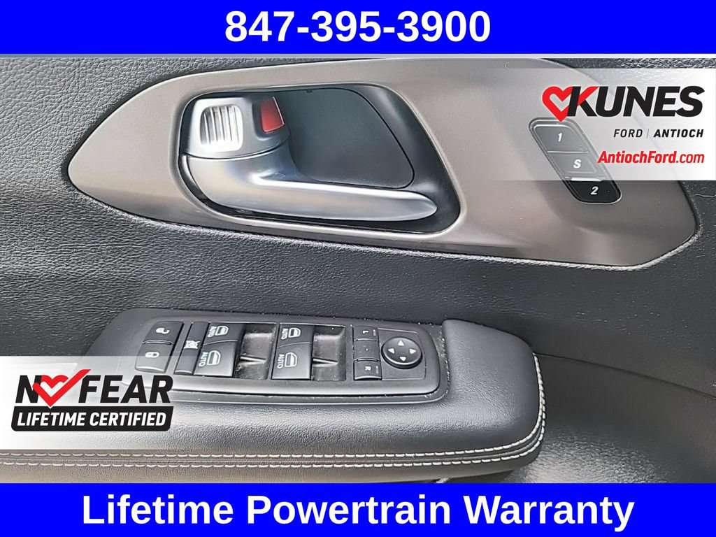 Used 2025 Chrysler Pacifica Select FWD image 55