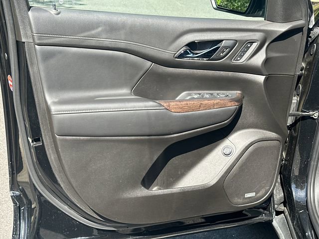 Used 2021 GMC Acadia Denali w/ Denali Technology Package FWD image 13