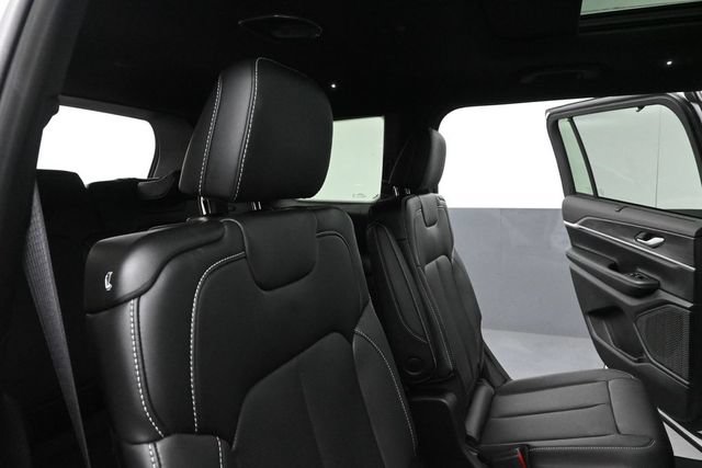 Used 2025 Jeep Grand Cherokee L Limited w/ Luxury Tech Group II AWD/4WD image 26