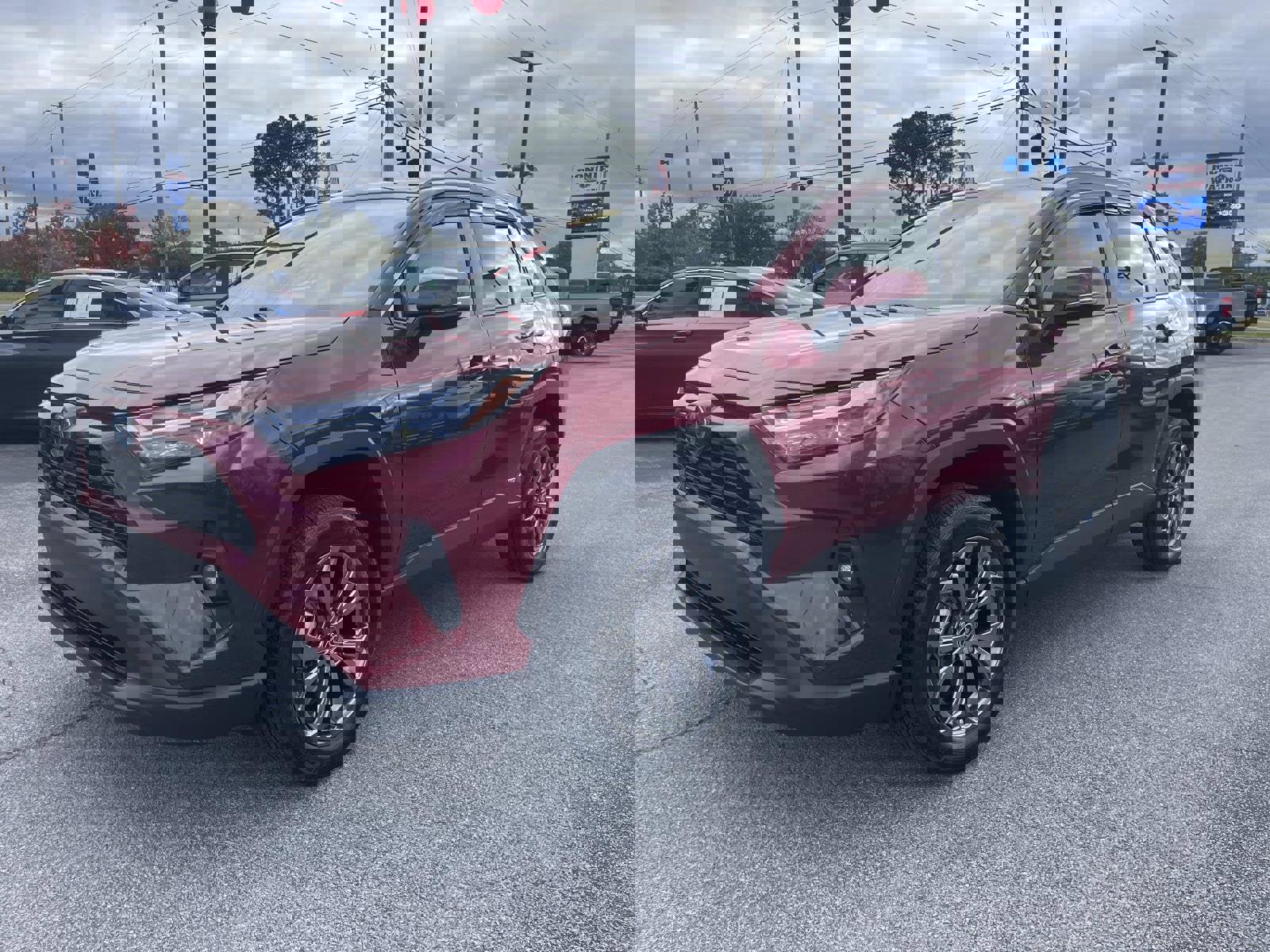 Used 2022 Toyota RAV4 XLE Premium image 9