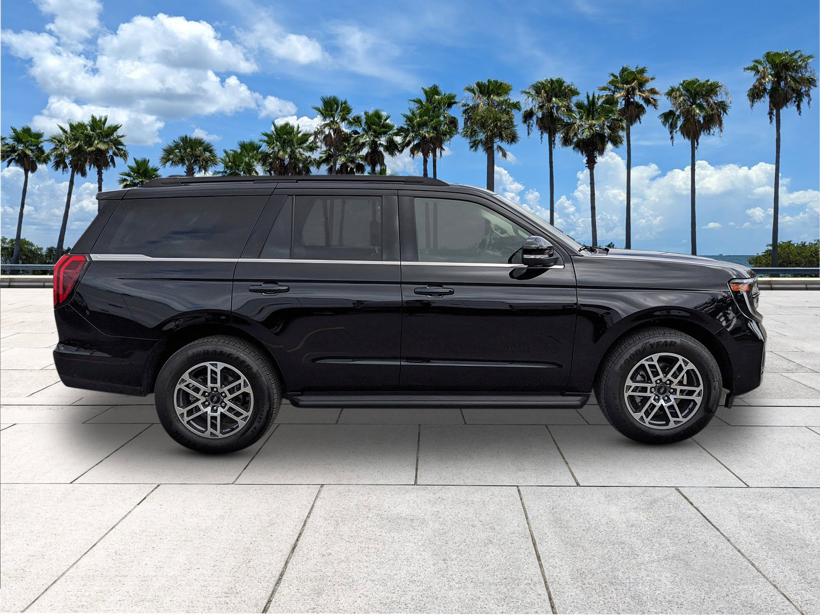 Certified 2025 Ford Expedition Active image 9