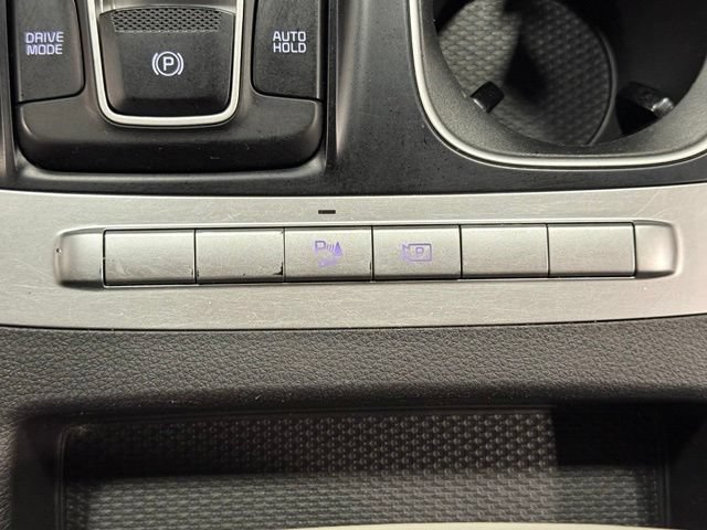 Used 2023 Kia Carnival LX FWD image 32