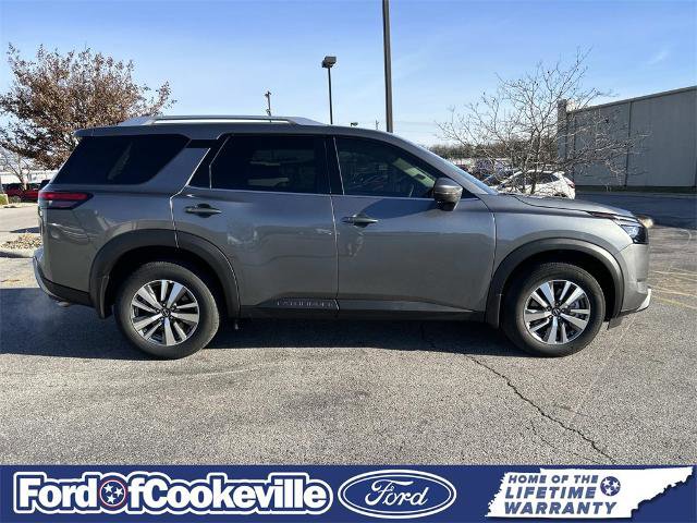 Used 2025 Nissan Pathfinder SL w/ Black Appearance Package image 3