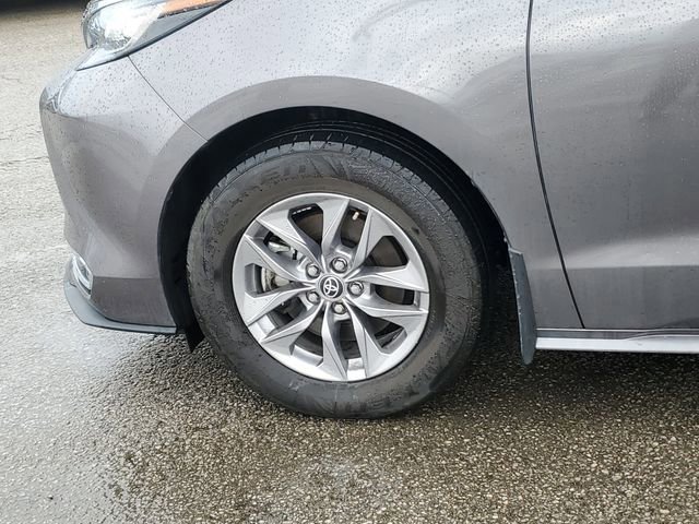 Used 2023 Toyota Sienna XLE image 9