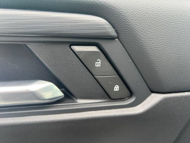 Used 2025 GMC Acadia AT4 AWD/4WD image 17