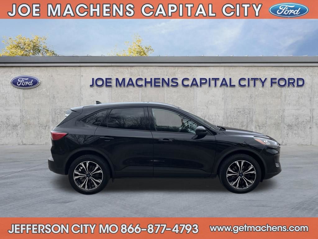 Certified 2022 Ford Escape SE w/ SE Sport Appearance Package image 5