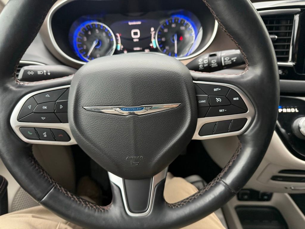 Used 2017 Chrysler Pacifica Touring-L Plus image 34