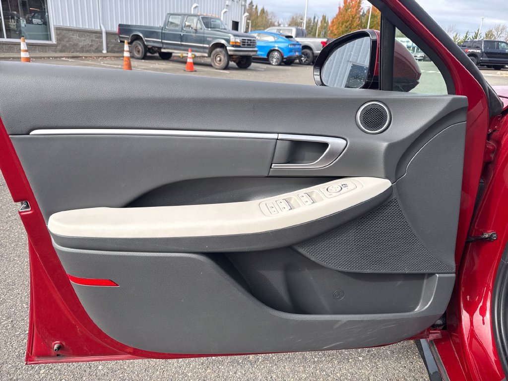 Used 2025 Hyundai Sonata SEL FWD image 17