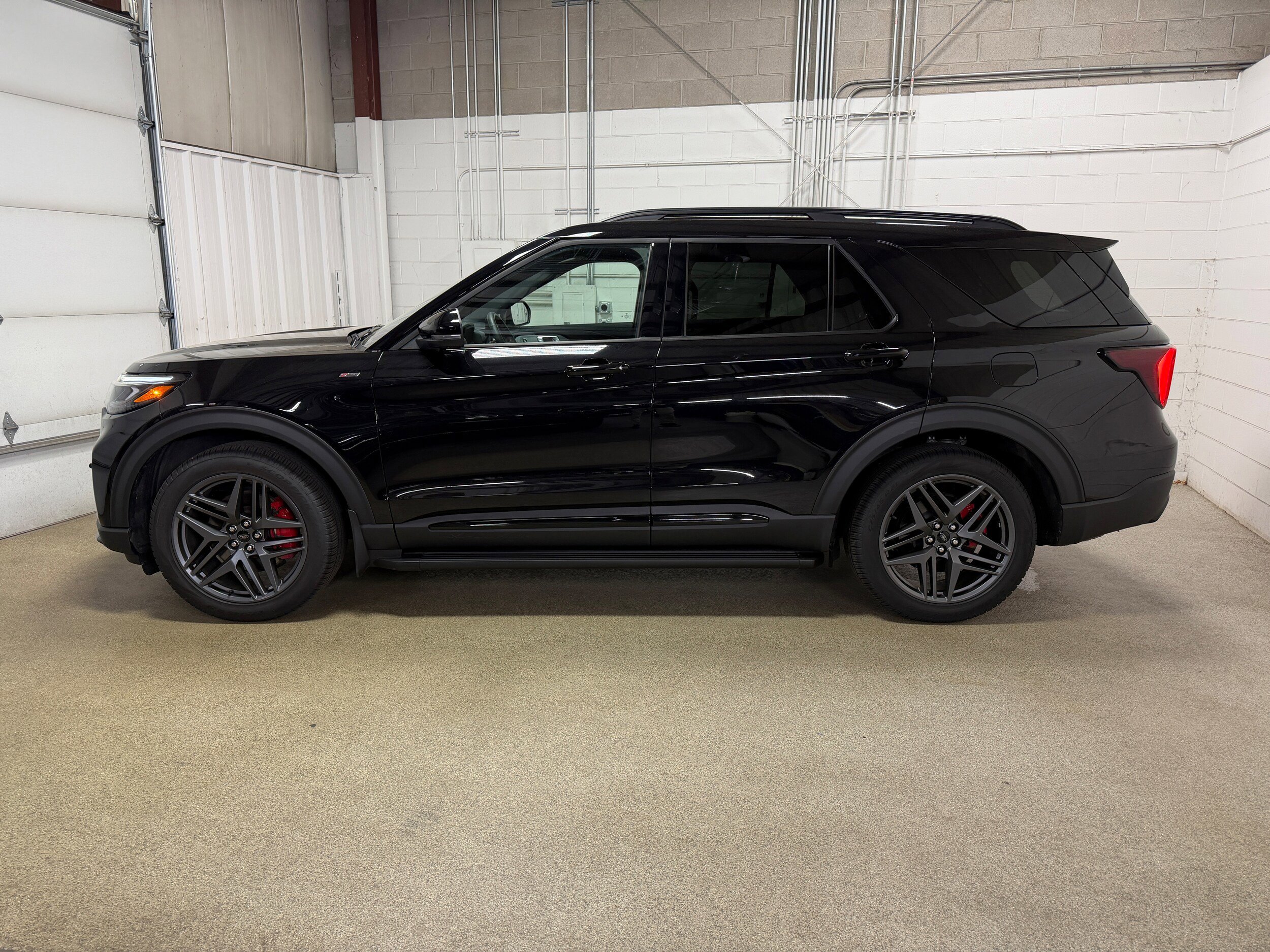 Certified 2025 Ford Explorer ST-Line w/ Premium Package AWD/4WD image 5