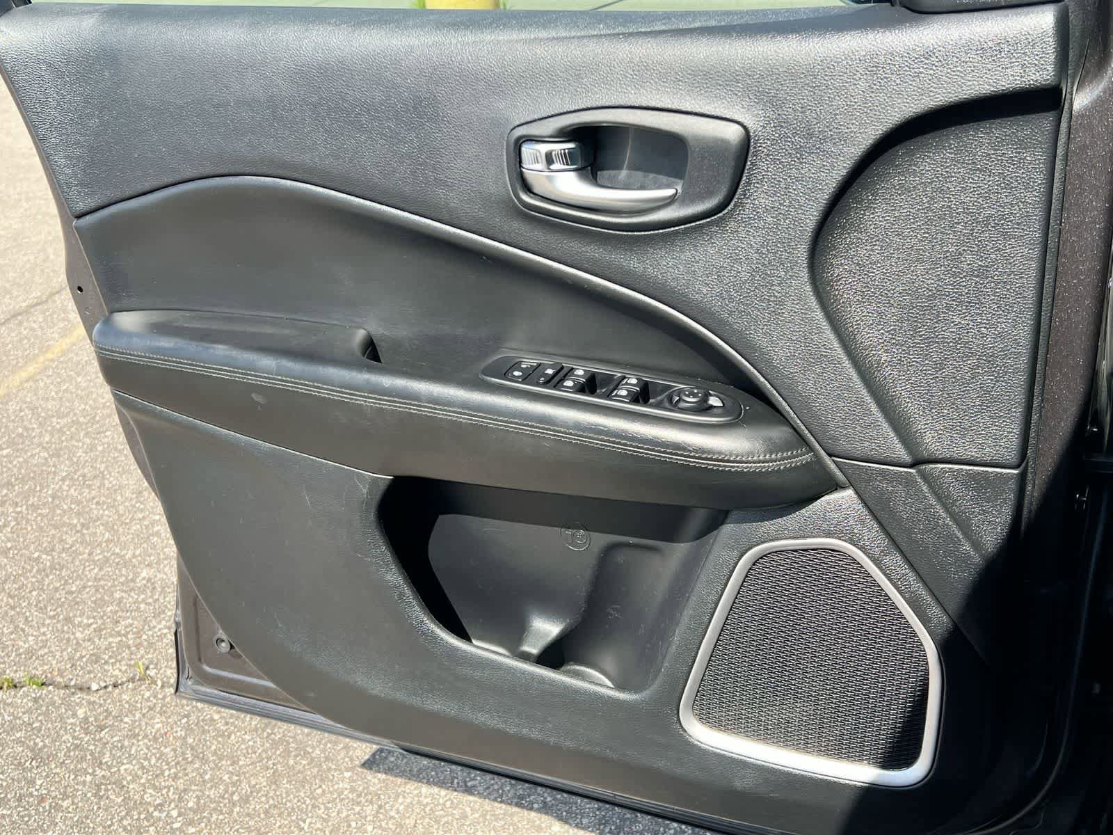 Used 2019 Jeep Compass Latitude FWD image 29