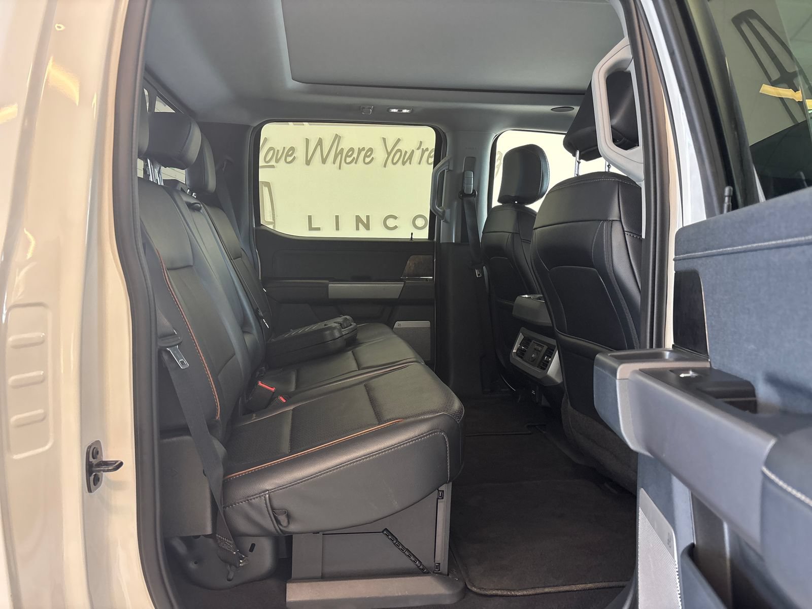 Certified 2025 Ford F250 Lariat w/ Lariat Ultimate Package AWD/4WD image 9