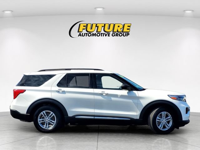 Certified 2024 Ford Explorer XLT RWD image 3