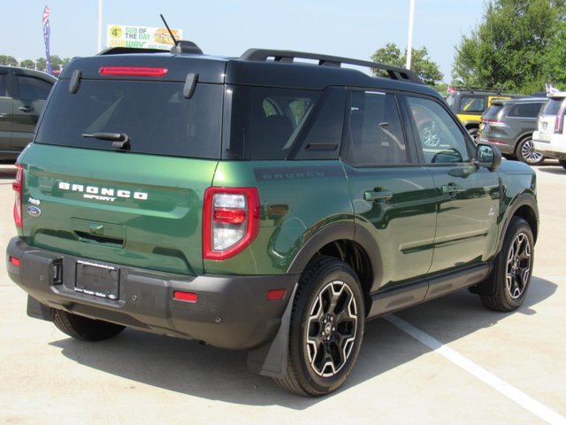 Certified 2025 Ford Bronco Sport Outer Banks w/ Outer Banks Tech Package+ AWD/4WD image 8