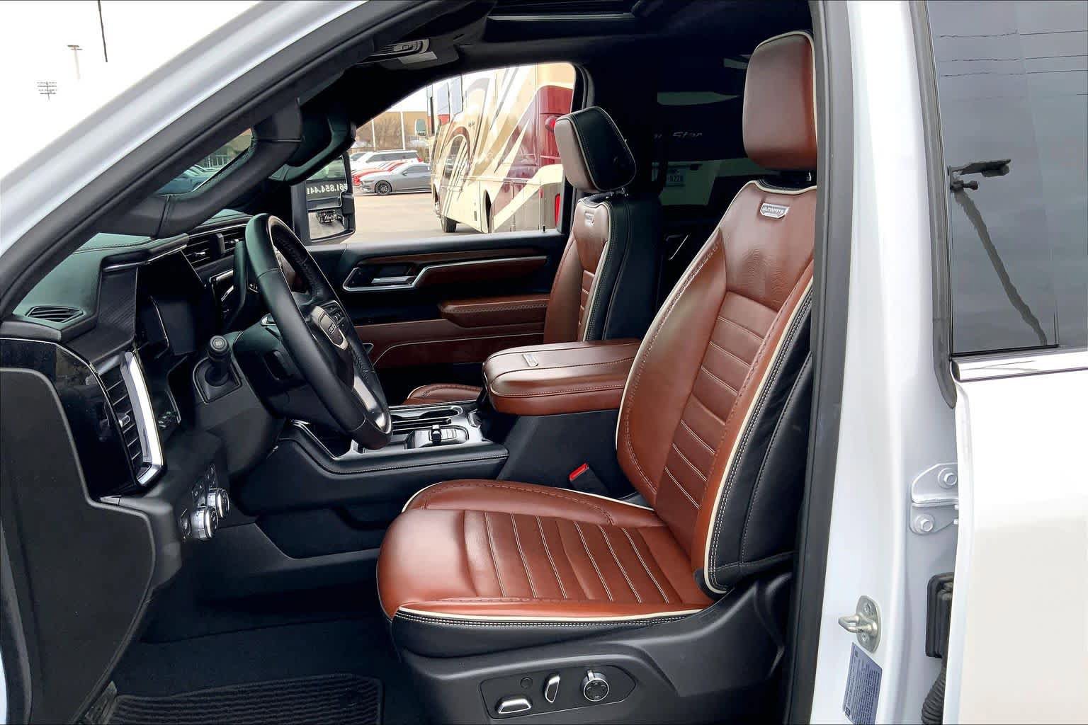 Used 2025 GMC Sierra 2500 Denali Ultimate AWD/4WD image 8