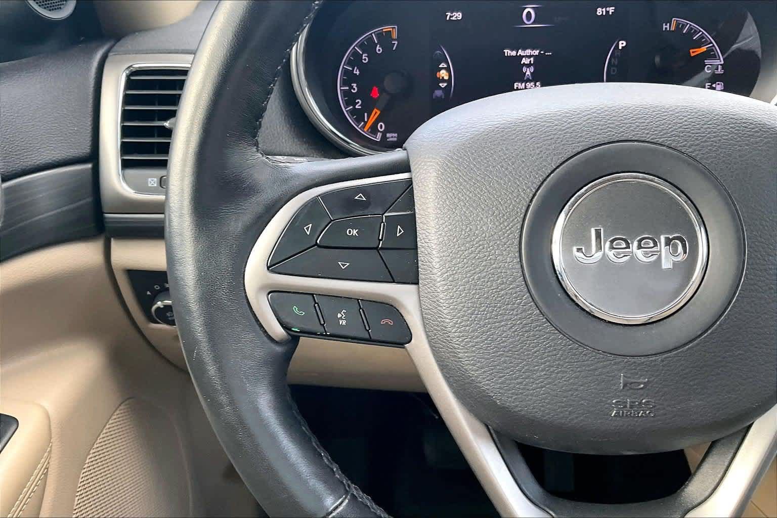 Used 2019 Jeep Grand Cherokee Laredo AWD/4WD image 24