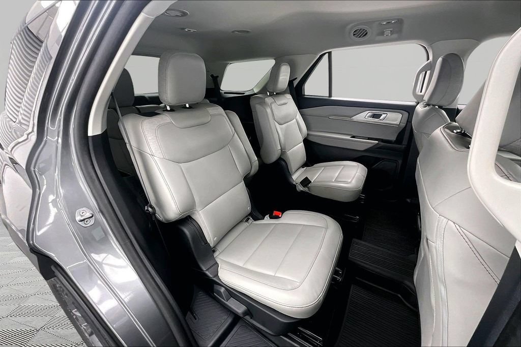 Certified 2025 Ford Explorer Active w/ Active Comfort Package AWD/4WD image 27