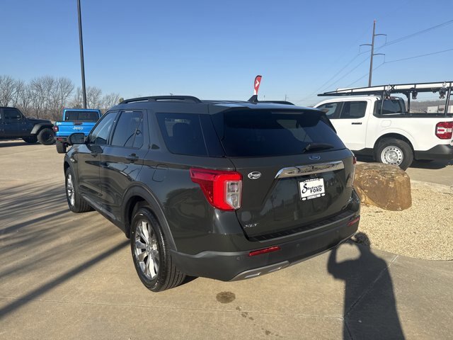Certified 2022 Ford Explorer XLT w/ Equipment Group 202A AWD/4WD image 4
